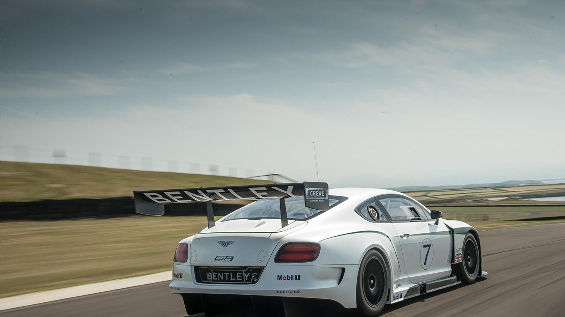 英超:曼城在补时阶段绝杀利物浦,争冠形势扑朔迷离,英超第4轮_曼城5球狂胜利物浦 曼联连胜终结无碍领跑