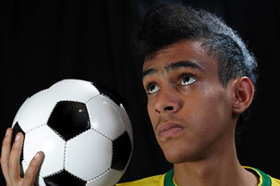 开云官方-战术板上的奇迹：分析冠军球队的战术布局，冠军技巧